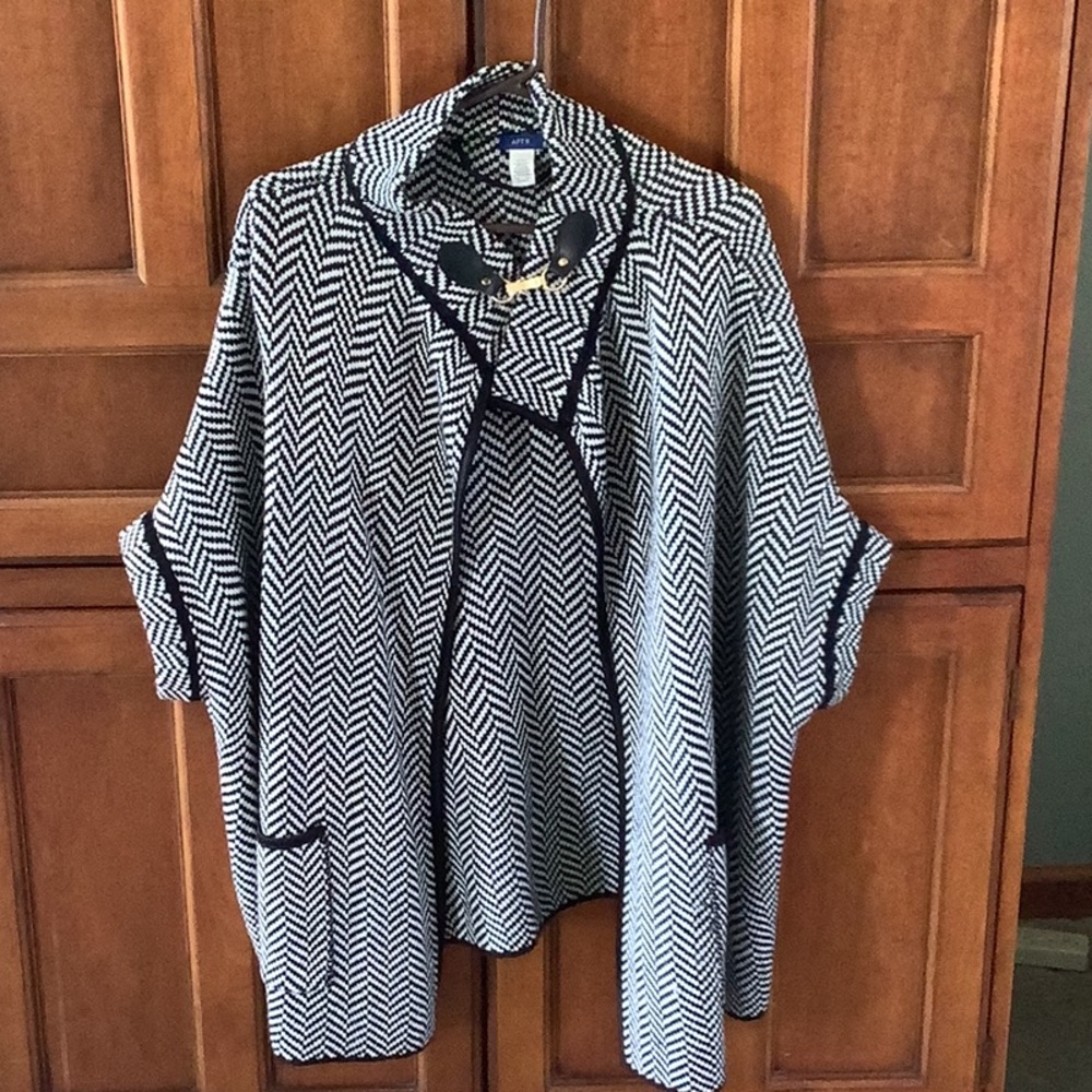 Black and White Chevron Women's Sweater
